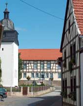 Dorfstra&szlig;e Richtung Bonifatiuskirche